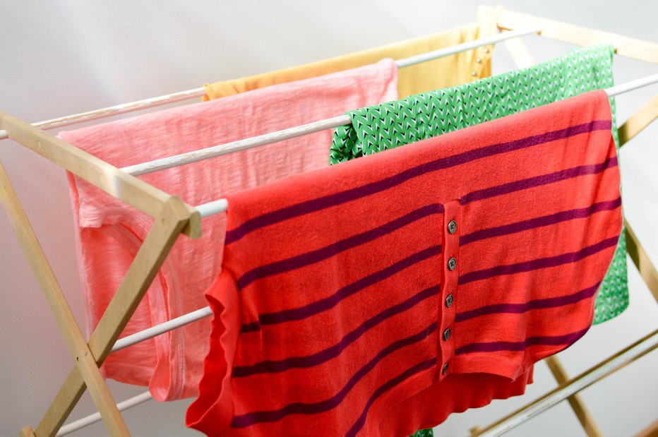 Fotografija: Sušenje perila v spalnici je slaba ideja z več vidikov. FOTO: Melissabrock1, Getty Images
