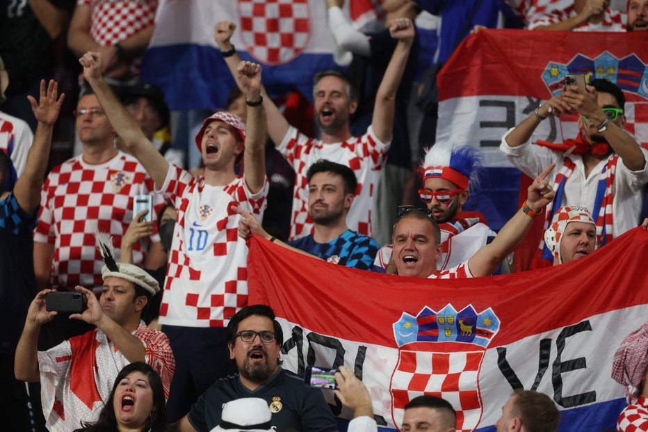 Fotografija: Hrvaški navijači med navijanjem. FOTO: Paul Childs, Reuters
