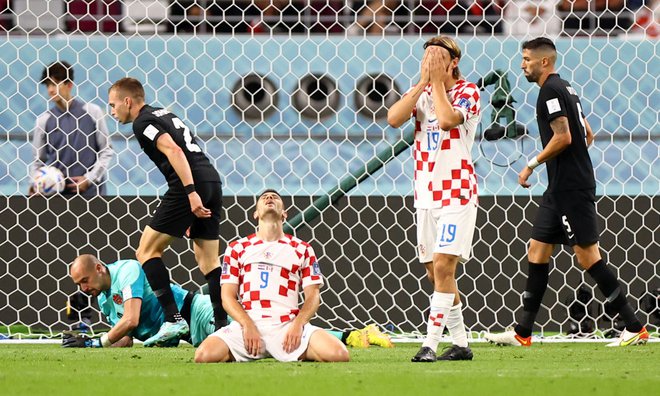 Hrvaški igralec Andrej Kramarić po tem, ko je zapravil priložnost za zadetek. FOTO: Hannah Mckay, Reuters
