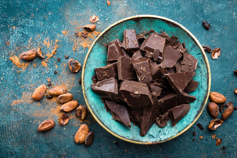 Fotografija: Temna čokolada je zdrava za srce in možgane, varuje pred nekaterimi oblikami raka in skrbi za močno odpornost. FOTO: Yelenayemchuk, Getty Images
