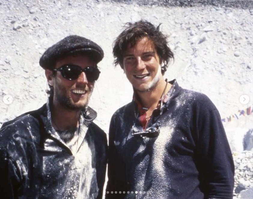 Fotografija: Skrivno ekspedicijo je spomladi vodil Bear Grylls, ki je Everest osvojil eno leto pred Michaelom. FOTO: osebni arhiv
