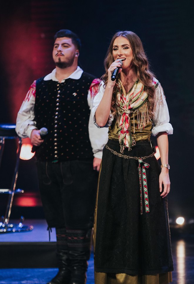 Lucija Selak in Luka Sešek, pevca ansambla Saša Avsenika, sta prvič nastopila skupaj na odru Cankarjevega doma.
