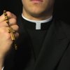 Katoliški župnik jasno in glasno: Normalno je, da duhovniki masturbirajo in gledajo porniče