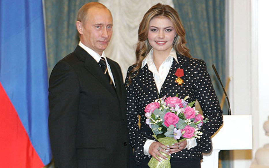 Fotografija: Vladimir Putin in Alina Kabajeva leta 2005. FOTO: Wikipedija, Kremlin.ru
