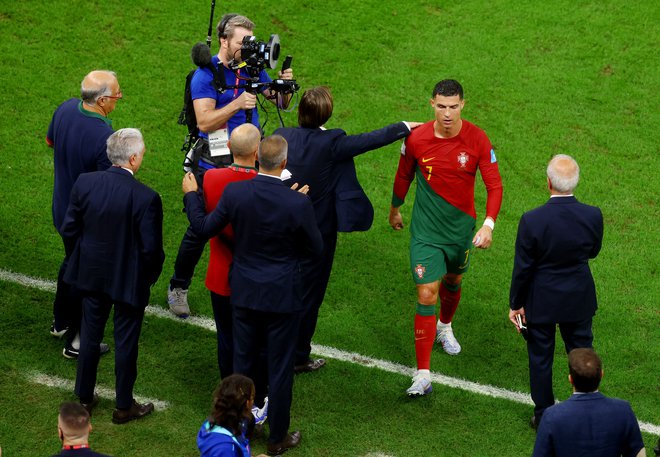 Ob koncu je priložnost vendarle dobil tudi Ronaldo, ki je v igro vstopil v 74. minuti. FOTO: Paul Childs, Reuters

