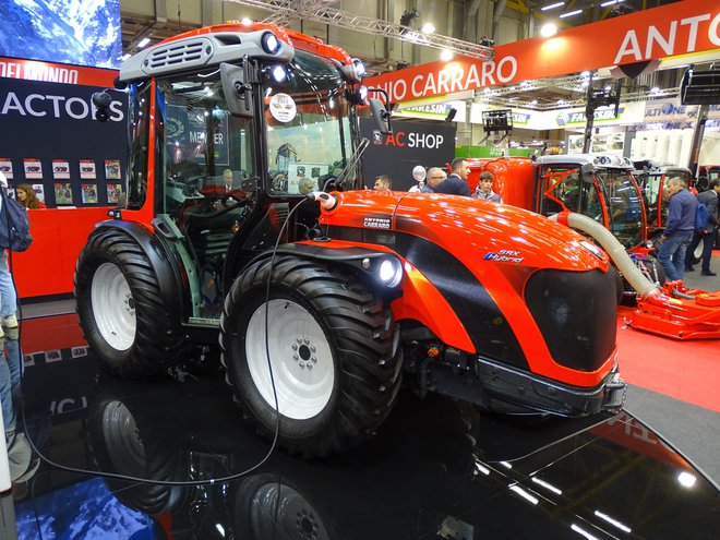 Antonio Carraro na področje električnih traktorjev vstopa z modelom SRX hybrid.
