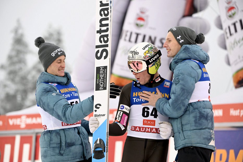 Fotografija: Anže Lanišek (na sredini) je imel znova razlog za veselje. FOTO: Markku Ulander/Reuters
