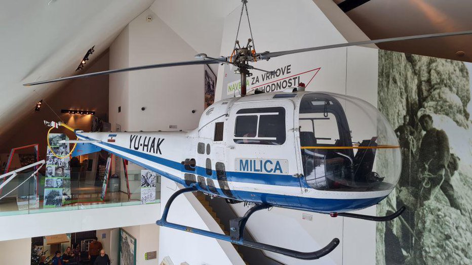 Fotografija: Prvi slovenski reševalni helikopter je na ogled v Slovenskem planinskem muzeju. FOTO: Slovenska policija

