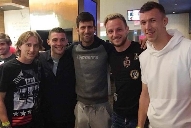 Novak Đoković s hrvaškimi nogometaši. FOTO: Instagram
