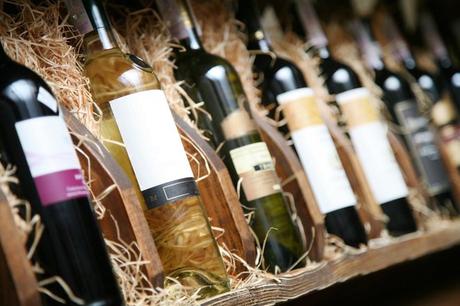 Vinska spremljava svečanega obeda naj bo skrbno izbrana. FOTO: Valentynvolkov/Getty Images
