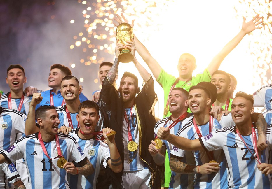 Fotografija: Argentinci so se takole veselili zmage nad Francijo v finalu svetovnega prvenstva v nogometu. FOTO: Carl Recine/Reuters
