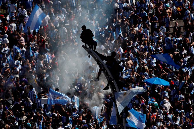 Argentinski navijači. FOTO: Agustin Marcarian, Reuters
