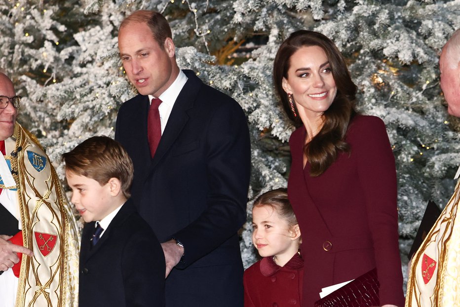 Fotografija: Princ William in princesa Kate sta se z družino udeležila božičnega bogoslužja v Westminsterski katedrali. FOTO: Henry Nicholls, Reuters

