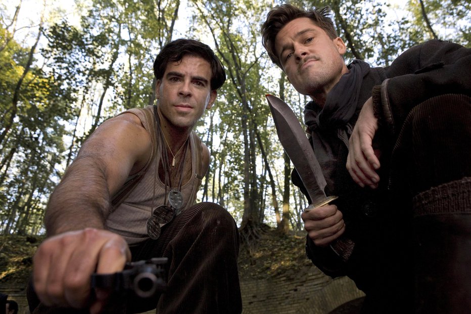 Fotografija: Eli Roth in Brad Pitt v Neslavnih barabah FOTO: Weinstein Company, HO
