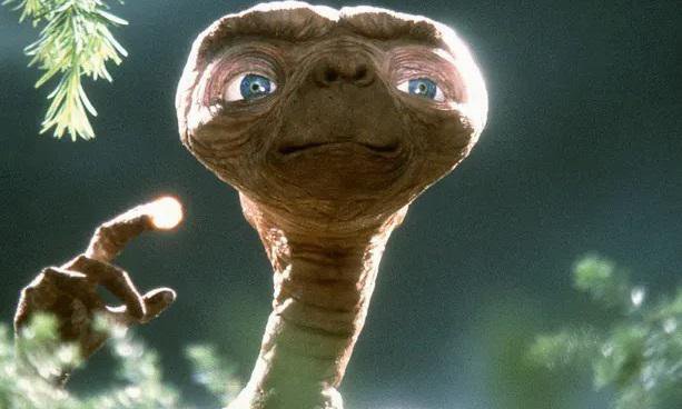 Fotografija: E. T. je bil več kot desetletje na prestolu najbolj dobičkonosnega filma vseh časov. FOTO: Universal
