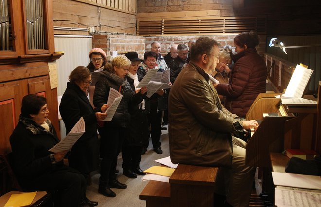 Nocoj bo po cerkvah odmevala najbolj znana božična pesem Sveta noč. FOTO: Igor Modic
