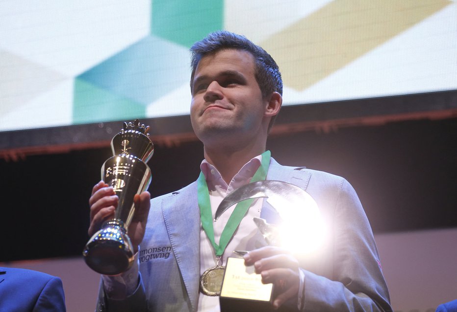 Fotografija: Magnus Carlsen je lahko z novim naslovom prvaka spet nasmejan. FOTO: Anton Vaganov/Reuters
