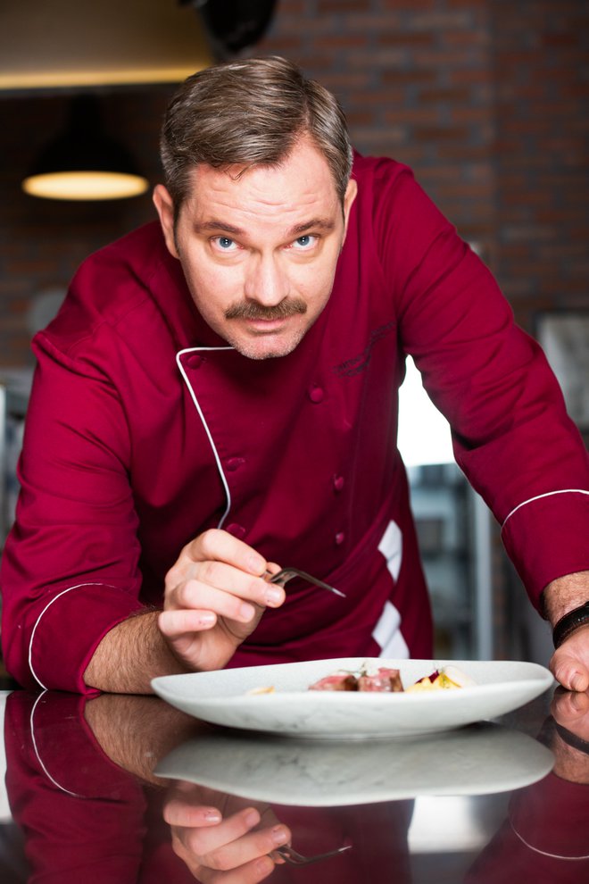 Najboljši chef!
Med nepogrešljivi televizijski program se je zapisala humoristična serija Ja, Chef!, zlasti po zaslugi edinstvenega Jurija Zrneca.
