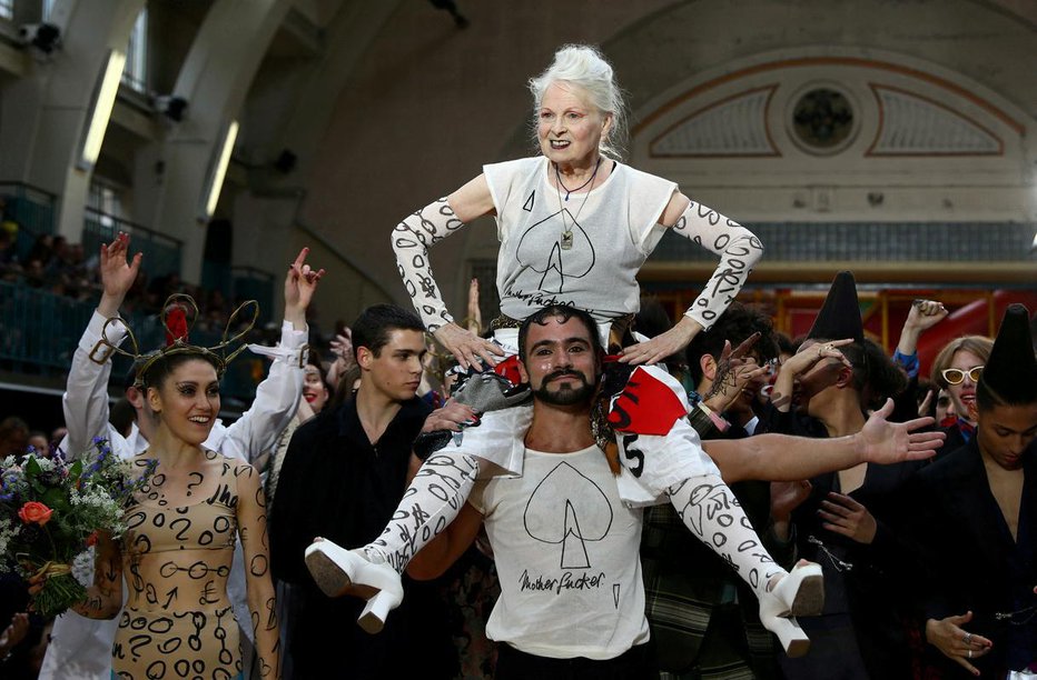 Fotografija: Vivienne Westwood na modni razstavi v Londonu. FOTO: REUTERS
