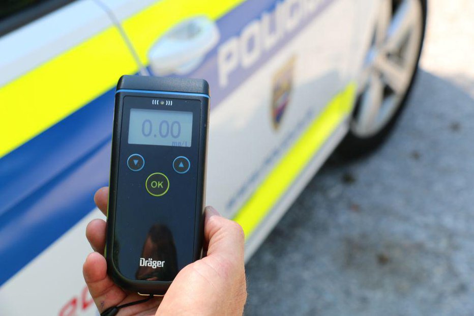Fotografija: Predpisana sankcija za ugotovljeni prekršek vožnje pod vplivom alkohola je 300 evrov in 4 kazenske točke. FOTO: Policija
