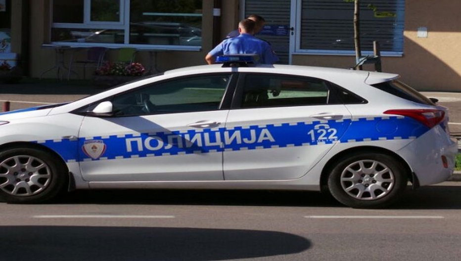 Fotografija: Policisti so slovenskega državljana odpeljali na postajo. FOTO: Mnz Republike Srbske
