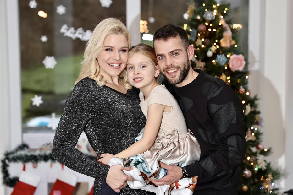 Fotografija: Družina Gajšek Jankovič je praznike prvič preživela v novi hiši v Zagradu pri Celju.
