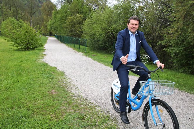 Župan Kamnika Matej Slapar je zadovoljen z vzpostavitvijo dveh novih povezav.

FOTO: Arhiv občine Kamnik
