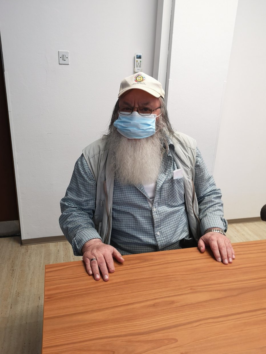 Fotografija: Vinko Pohar je zaposleni v domu starejših večkrat dejal, da ga oškodovanec nervira, zato so se trudili, da bi mu našli prostor v Trbovljah. Fotografiji: Mojca Marot
