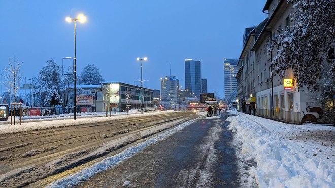 Snežni utrinki iz Ljubljane. FOTO: A. L.
