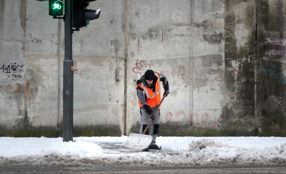 Fotografija: Snežne razmere v Ljubljani. FOTO: Blaž Samec, Delo
