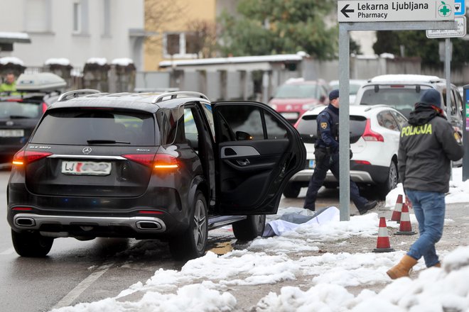 Ustreljeni moški je umrl na Viču v Ljubljani. FOTO: Blaž Samec, Delo
