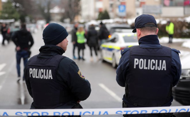 Ustreljeni moški je umrl v Ljubljani na Viču. FOTO: Blaž Samec, Delo
