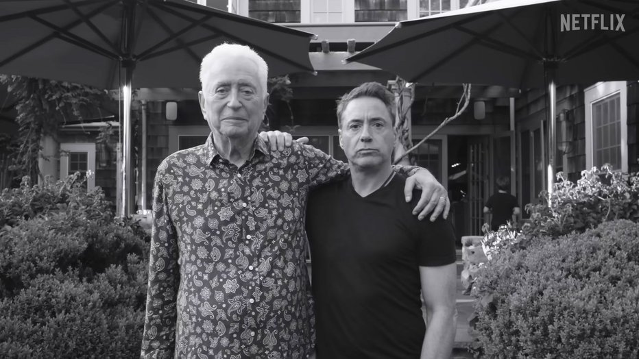 Fotografija: Robert Downey Sr. in Robert Downey Jr. v dokumentarcu Starejši. Prvi alternativni filmar, drugi slavni hollywoodski igralec. FOTO: NETFLIX
