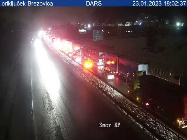 Fotografija: Primorska avtocesta je za Brezovico proti Kopru zaprta zaradi prometne nesreče FOTO: Dars
