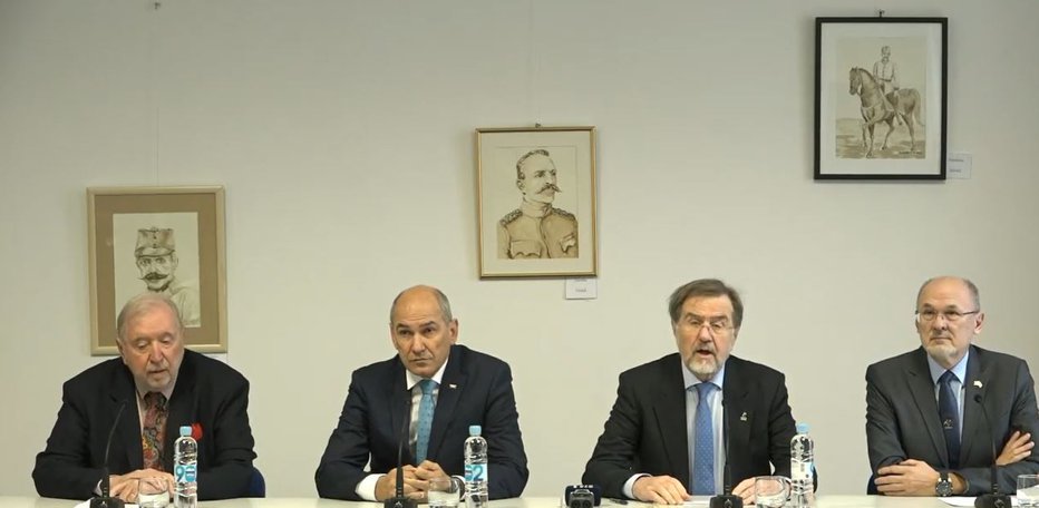 Fotografija: Z leve: Dimitrij Rupel, Janez Janša, Lojze Peterle, Jelko Kacin. FOTO: Zaslonski posnetek
