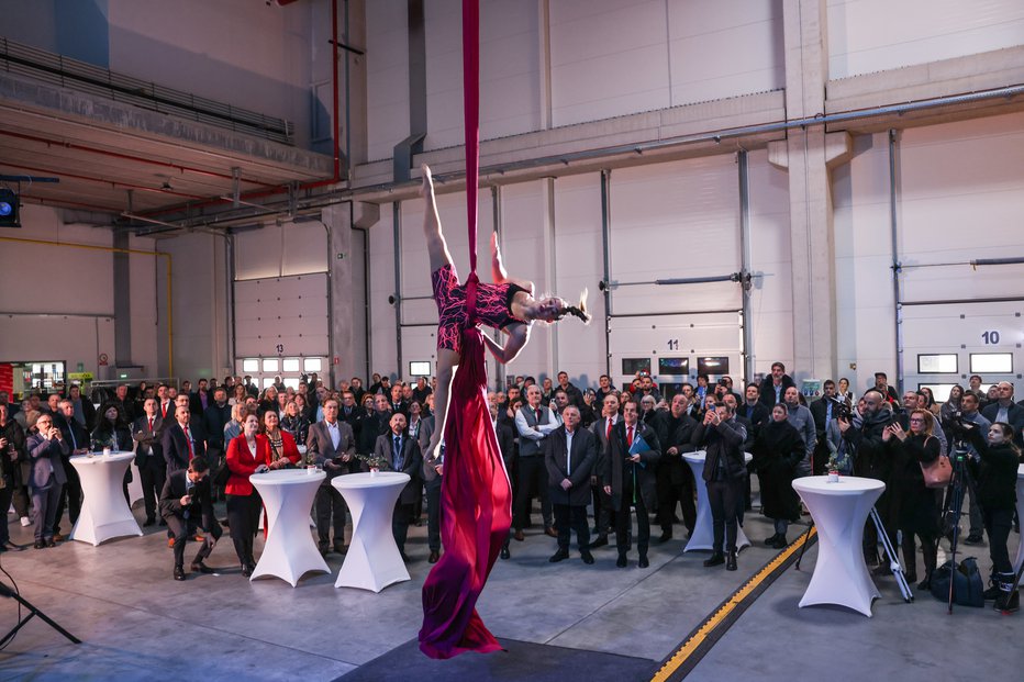 Fotografija: Umetnice Tamie, ki je osupnila s cirkuškimi akrobacijami v zraku, se mnogi spomnimo iz oddaje Slovenija ima talent.

