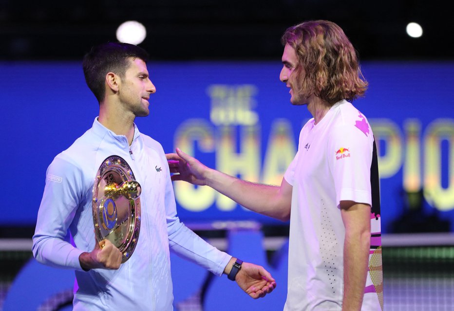 Fotografija: Novak Đoković in Stefanos Cicipas sta leta 2021 odigrala epski dvoboj v finalu Roland-Garrosa. FOTO: Pavel Mihejev/Reuters
