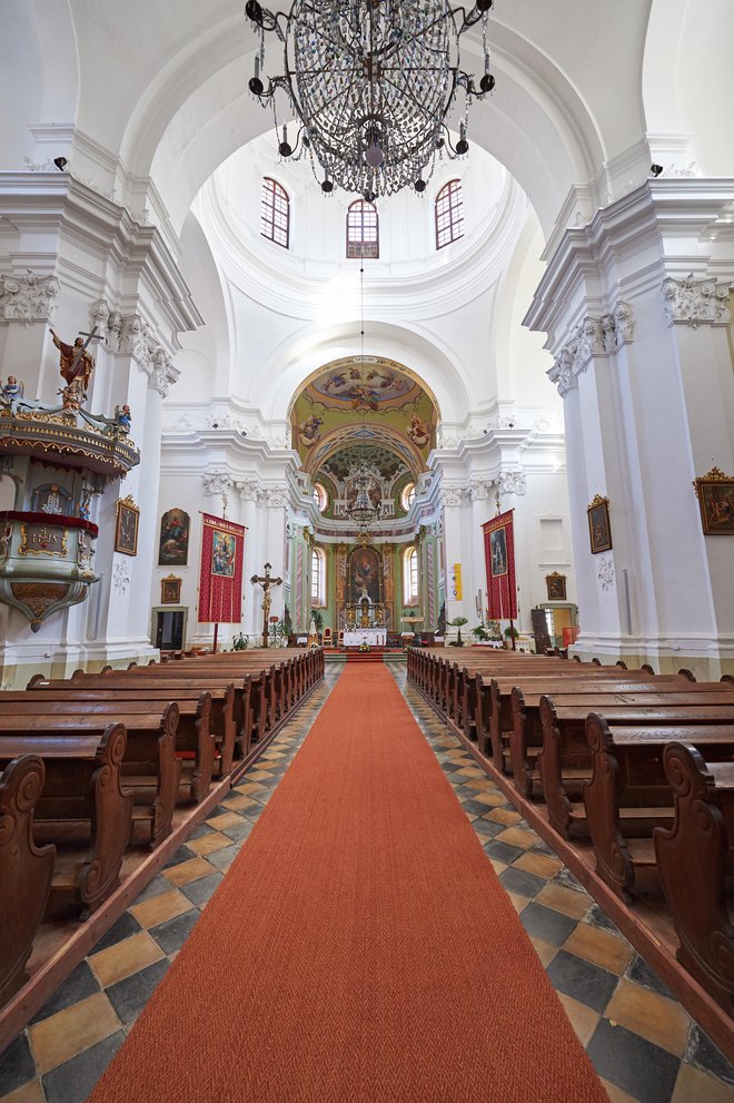 Zvočna kopel v največji cerkvi na Slovenskem FOTO: Tomo Jeseničnik

