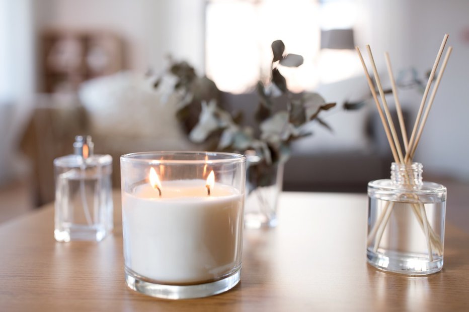 Fotografija: Dišeče sveče v našem domu pričarajo prijetno vzdušje. Pa lahko škodijo našemu zdravju?
FOTO: Ground Picture, Shutterstock
