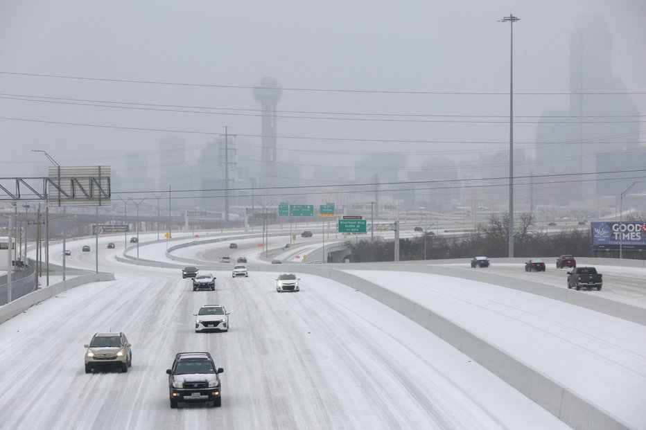 Fotografija: Na teksaških cestah je zaradi ledu od ponedeljka umrlo šest ljudi. FOTO: Shelby Tauber, Reuters
