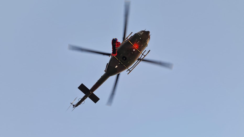 Fotografija: Priletel je helikopter. FOTO: Policija
