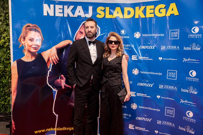 V glavnih vlogah sta zaigrala dva izmed trenutno izjemno vročih igralcev z Balkana, večkrat nagrajeni igralec Saško Kocev in Jelena Jovanova.
