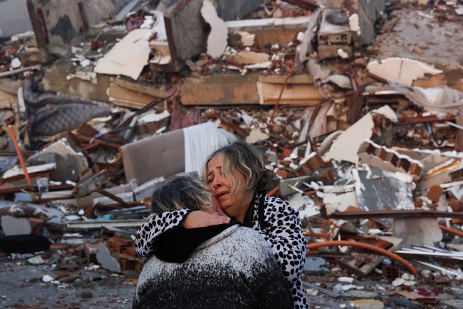 Blizu ruševin po potresu v Hatayu v Turčiji. FOTO: Umit Bektas, Reuters
