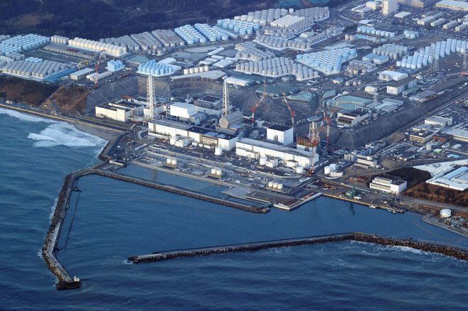 Pogled iz zraka prikazuje jedrsko elektrarno Fukushima Daiichi po močnem potresu v mestu Okuma v prefekturi Fukushima na Japonskem 17. marca 2022. FOTO: Kyodo, Via Reuters
