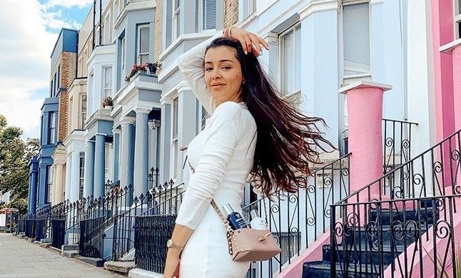 Fotografija: Sanja si je pred leti v Londonu poiskala službo, z možem pa sta kupila tudi stanovanje. FOTO: Instagram
