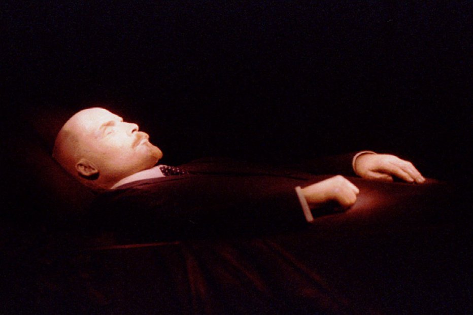Fotografija: Balzamirano truplo Lenina leži v Moskvi. FOTO: Peter Andrews Reuters Pictures
