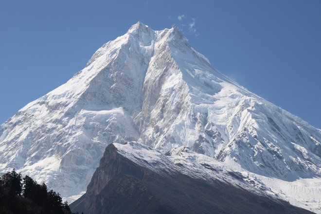 Vrh Manasluja, kar v sanskrtu pomeni gora duha, je bil prvič osvojen leta 1956. Na najvišji Everest smo prvič stopil tri leta prej. FOTO: Tina Podobnik
