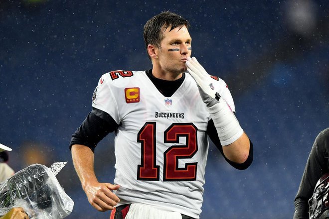 Brady se zdaj menda zares poslavlja od ameriškega nogometa. FOTO: Reuters
