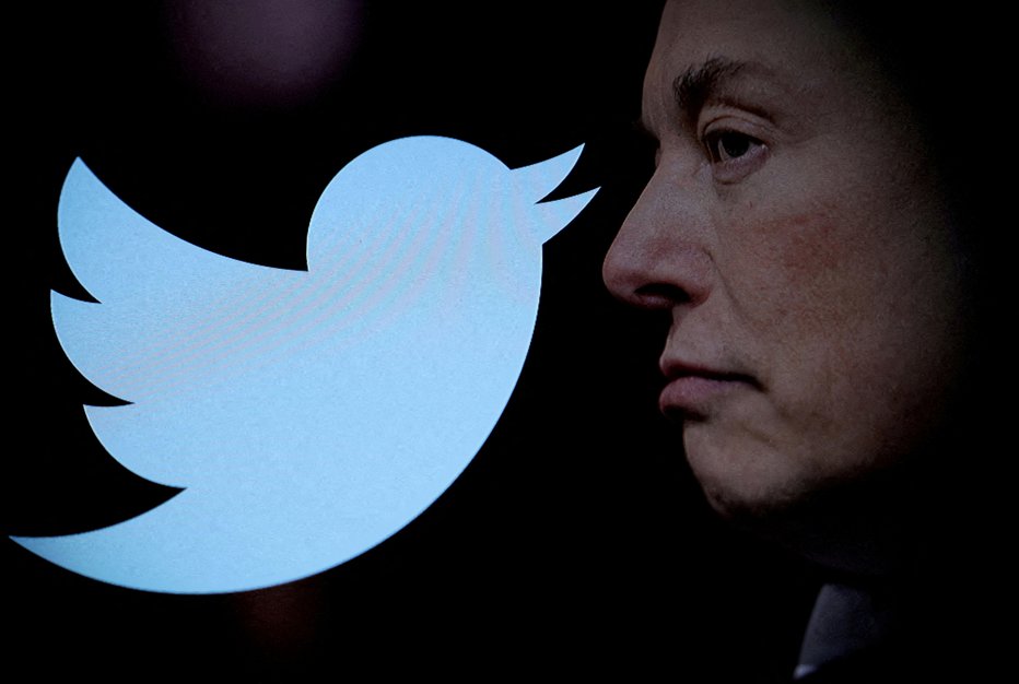 Fotografija: Ko je Elon Musk kupil Twitter, je odpustil kup zaposlenih, ki so nadzorovali dogajanje na omrežju in odstranjevali sovražne vsebine. FOTO: Dado Ruvic/Reuters
