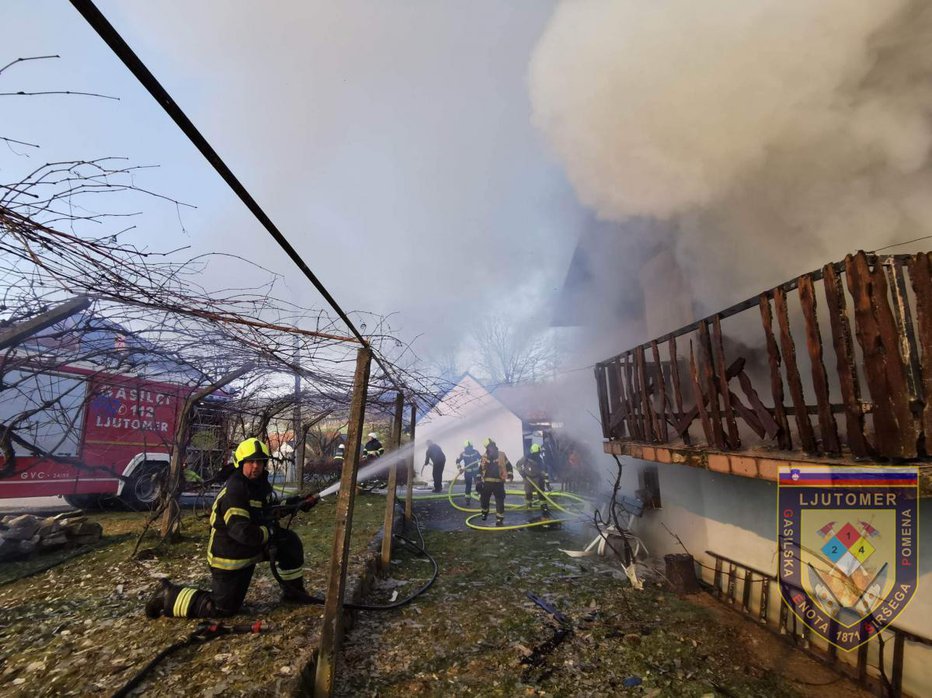 Fotografija: Hiša v Radomerju je skoraj v celoti pogorela. FOTOGRAFIJI: Pgd Ljutomer
